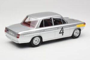 BMW 1800 TiSA #4 J. Ickx / J. van Ophem 24 Hours of Spa 1965 Winners Minichamps 1:18 107652504 Hars — afbeelding 2 van 6