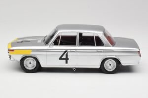 BMW 1800 TiSA #4 J. Ickx / J. van Ophem 24 Hours of Spa 1965 Winners Minichamps 1:18 107652504 Hars — afbeelding 3 van 6