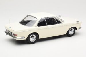 BMW 2000 CS Coupe Crème KK-Scale 1:18 KKDC180121 Metaal — afbeelding 2 van 6