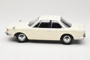 BMW 2000 CS Coupe Crème KK-Scale 1:18 KKDC180121 Metaal — afbeelding 3 van 6