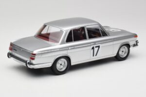 BMW 2000 Ti #17 J. Ickx / H. Hahne 24 Hours of Spa 1966 Winners Minichamps 1:18 107662517 Hars — afbeelding 2 van 6