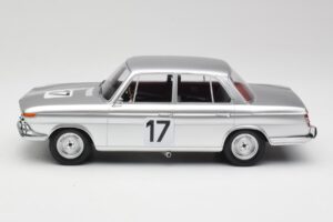 BMW 2000 Ti #17 J. Ickx / H. Hahne 24 Hours of Spa 1966 Winners Minichamps 1:18 107662517 Hars — afbeelding 3 van 6
