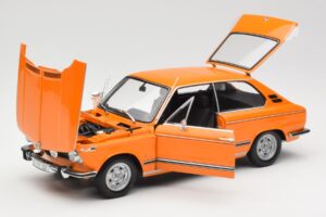 BMW 2000 Tii Touring Oranje Minichamps 1:18 80430145824 Metaal — afbeelding 2 van 8