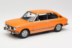 BMW 2000 Tii Touring Oranje Minichamps 1:18 80430145824 Metaal