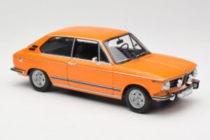 BMW 2000 Tii Touring Oranje Minichamps 1:18 80430145824 Metaal — afbeelding 6 van 8