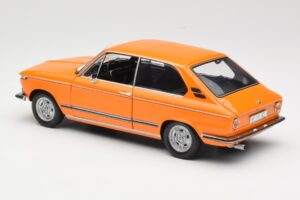 BMW 2000 Tii Touring Oranje Minichamps 1:18 80430145824 Metaal — afbeelding 7 van 8