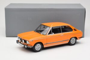 BMW 2000 Tii Touring Oranje Minichamps 1:18 80430145824 Metaal — afbeelding 8 van 8