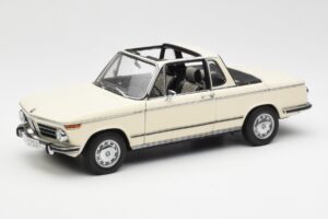BMW 2002 Baur Cabriolet E10 Chamonix Wit AUTOart 1:18 70532 Metaal