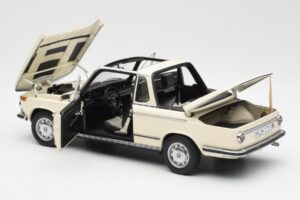 BMW 2002 Baur Cabriolet E10 Chamonix Wit AUTOart 1:18 70532 Metaal — afbeelding 5 van 8