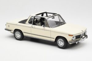 BMW 2002 Baur Cabriolet E10 Chamonix Wit AUTOart 1:18 70532 Metaal — afbeelding 6 van 8