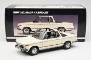 BMW 2002 Baur Cabriolet E10 Chamonix Wit AUTOart 1:18 70532 Metaal — afbeelding 8 van 8