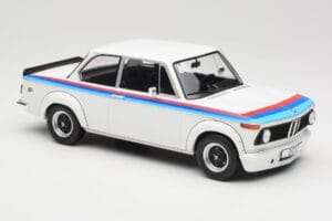 BMW 2002 E10 Turbo Wit MCG 1:18 MCG18408R Metaal — afbeelding 4 van 6