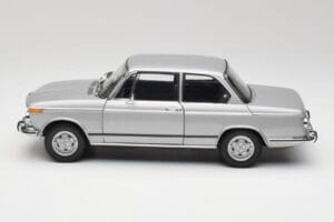 BMW 2002 Tii Polaris Zilver AUTOart 1:18 80430146517 Metaal — afbeelding 4 van 8