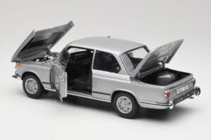 BMW 2002 Tii Polaris Zilver AUTOart 1:18 80430146517 Metaal — afbeelding 5 van 8