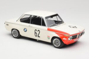 BMW 2002 tiK BMW AG #1 H. Hahne / D. Quester Class Winner Guards International 6 Hours Brands Hatch 1969 Minichamps 1:18 1556 — afbeelding 4 van 6