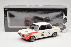 BMW 2002 tiK BMW AG #1 H. Hahne / D. Quester Class Winner Guards International 6 Hours Brands Hatch 1969 Minichamps 1:18 1556 — afbeelding 6 van 6