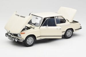 BMW 2002 Wit Kyosho 1:18 08541W Metaal — afbeelding 2 van 8