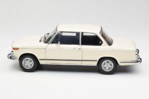 BMW 2002 Wit Kyosho 1:18 08541W Metaal — afbeelding 4 van 8