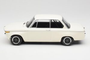 BMW 2002 Wit Plain Body Version Minichamps 1:18 155702600 Metaal — afbeelding 3 van 6