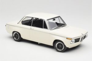 BMW 2002 Wit Plain Body Version Minichamps 1:18 155702600 Metaal — afbeelding 4 van 6