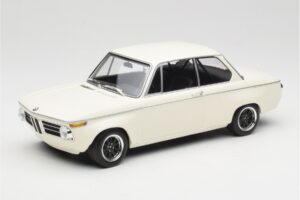 BMW 2002 Wit Plain Body Version Minichamps 1:18 155702600 Metaal