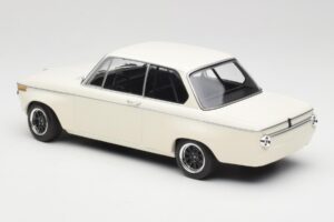 BMW 2002 Wit Plain Body Version Minichamps 1:18 155702600 Metaal — afbeelding 5 van 6