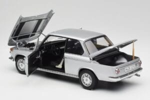 BMW 2002tii Zilver AUTOart 1:18 80430151479 Metaal — afbeelding 5 van 8