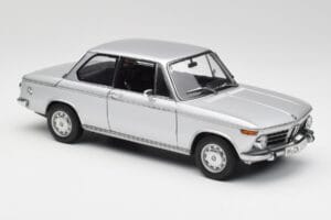 BMW 2002tii Zilver AUTOart 1:18 80430151479 Metaal — afbeelding 6 van 8