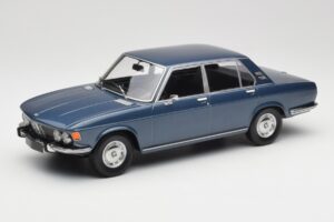 BMW 2500 E3 Blue Metallic Minichamps 1:18 155029200 Metaal