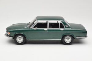 BMW 2500 E3 Green Metallic Minichamps 1:18 155029201 Metaal — afbeelding 3 van 6