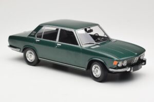 BMW 2500 E3 Green Metallic Minichamps 1:18 155029201 Metaal — afbeelding 4 van 6
