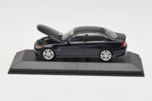 BMW 3 Series E90 Dark Blue Metallic Minichamps 1:43 80420392151-R Metaal — afbeelding 2 van 5