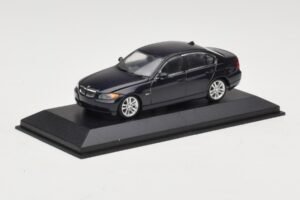 BMW 3 Series E90 Dark Blue Metallic Minichamps 1:43 80420392151-R Metaal — afbeelding 3 van 5