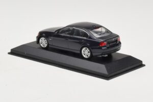 BMW 3 Series E90 Dark Blue Metallic Minichamps 1:43 80420392151-R Metaal — afbeelding 4 van 5