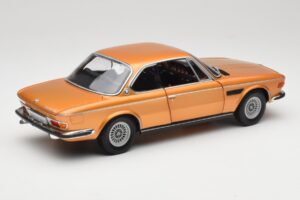BMW 3.0 CSi E9 Gold Metallic Minichamps 1:18 180029027 Metaal — afbeelding 3 van 8