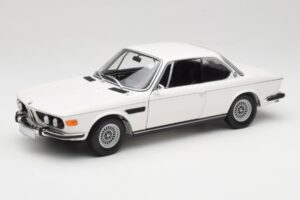 BMW 3.0 CSi E9 Wit Minichamps 1:18 180029026 Metaal