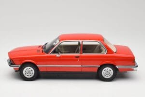 BMW 316 E21 Rood Minichamps 1:18 107024100 Hars — afbeelding 3 van 6