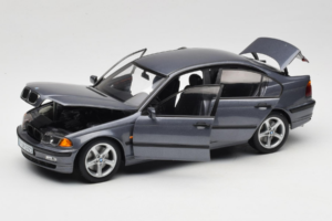 BMW 318i E46 Grey Metallic Dealer Editie UT Models 1:18 80430028459 Metaal — afbeelding 2 van 8