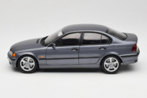 BMW 318i E46 Grey Metallic Dealer Editie UT Models 1:18 80430028459 Metaal — afbeelding 4 van 8