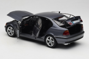 BMW 318i E46 Grey Metallic Dealer Editie UT Models 1:18 80430028459 Metaal — afbeelding 5 van 8