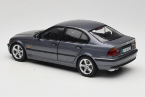 BMW 318i E46 Grey Metallic Dealer Editie UT Models 1:18 80430028459 Metaal — afbeelding 7 van 8