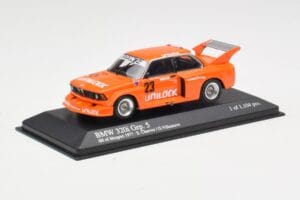 BMW 320i Group 5 #23 E. Cheever / G. Villeneuve 6 Hours of Mosport Class Winners 1977 Damaged Spoiler Minichamps 1:43 4007723 — afbeelding 2 van 5