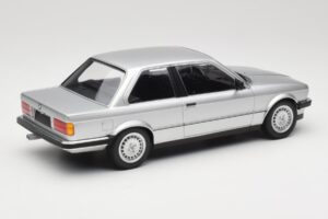 BMW 323i E21 Zilver Minichamps 1:18 155026001 Metaal — afbeelding 2 van 6