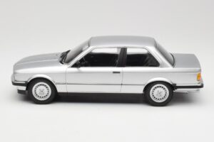BMW 323i E21 Zilver Minichamps 1:18 155026001 Metaal — afbeelding 3 van 6