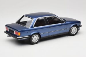 BMW 323i E30 Blue Metallic Minichamps 1:18 155026002 Metaal — afbeelding 2 van 6