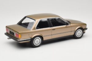 BMW 323i E30 Brown Metallic Minichamps 1:18 155026004 Metaal — afbeelding 2 van 6