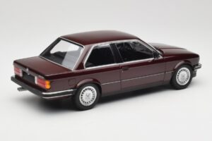 BMW 323i E30 Dark Red Metallic Minichamps 1:18 155026007 Metaal — afbeelding 2 van 6