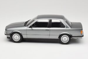 BMW 323i E30 Grey Metallic Minichamps 1:18 155026006 Metaal — afbeelding 3 van 6