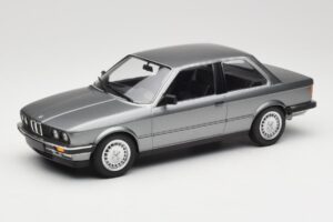 BMW 323i E30 Grey Metallic Minichamps 1:18 155026006 Metaal