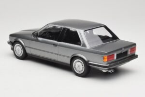 BMW 323i E30 Grey Metallic Minichamps 1:18 155026006 Metaal — afbeelding 5 van 6